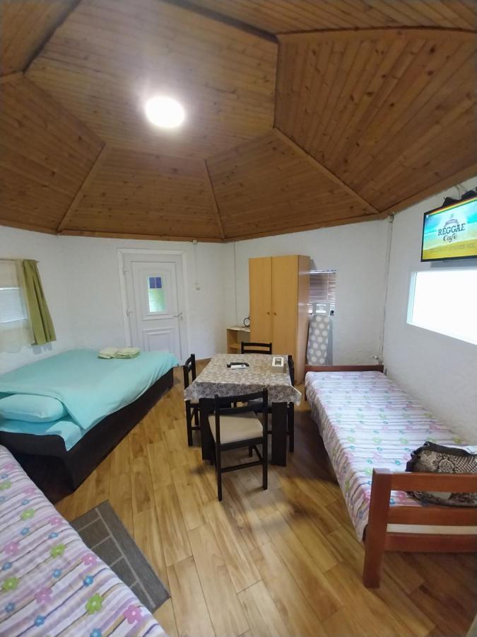 Petkovic Apartmani 1 Тиват Екстериор снимка